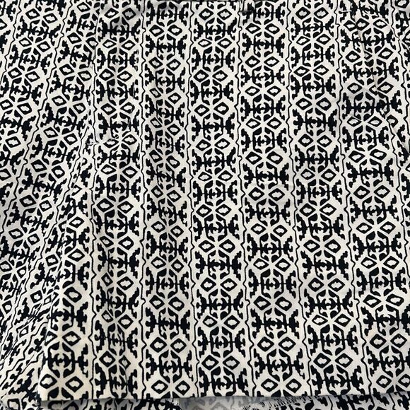 Banana Republic black white patterned shorts Size 8 Length 14” - Picture 3 of 11